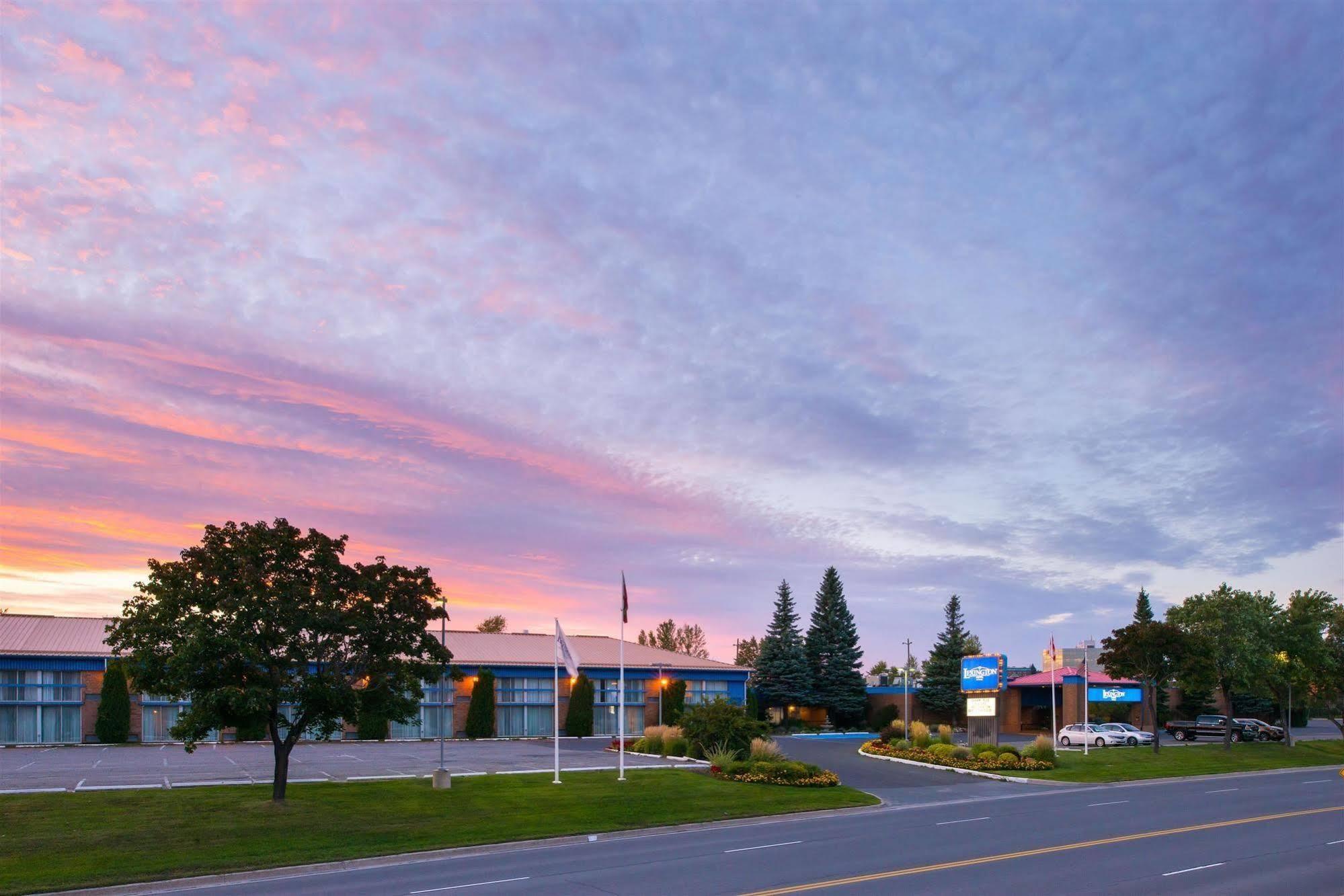 Days Inn By Wyndham Sudbury & Conference Centre Екстер'єр фото