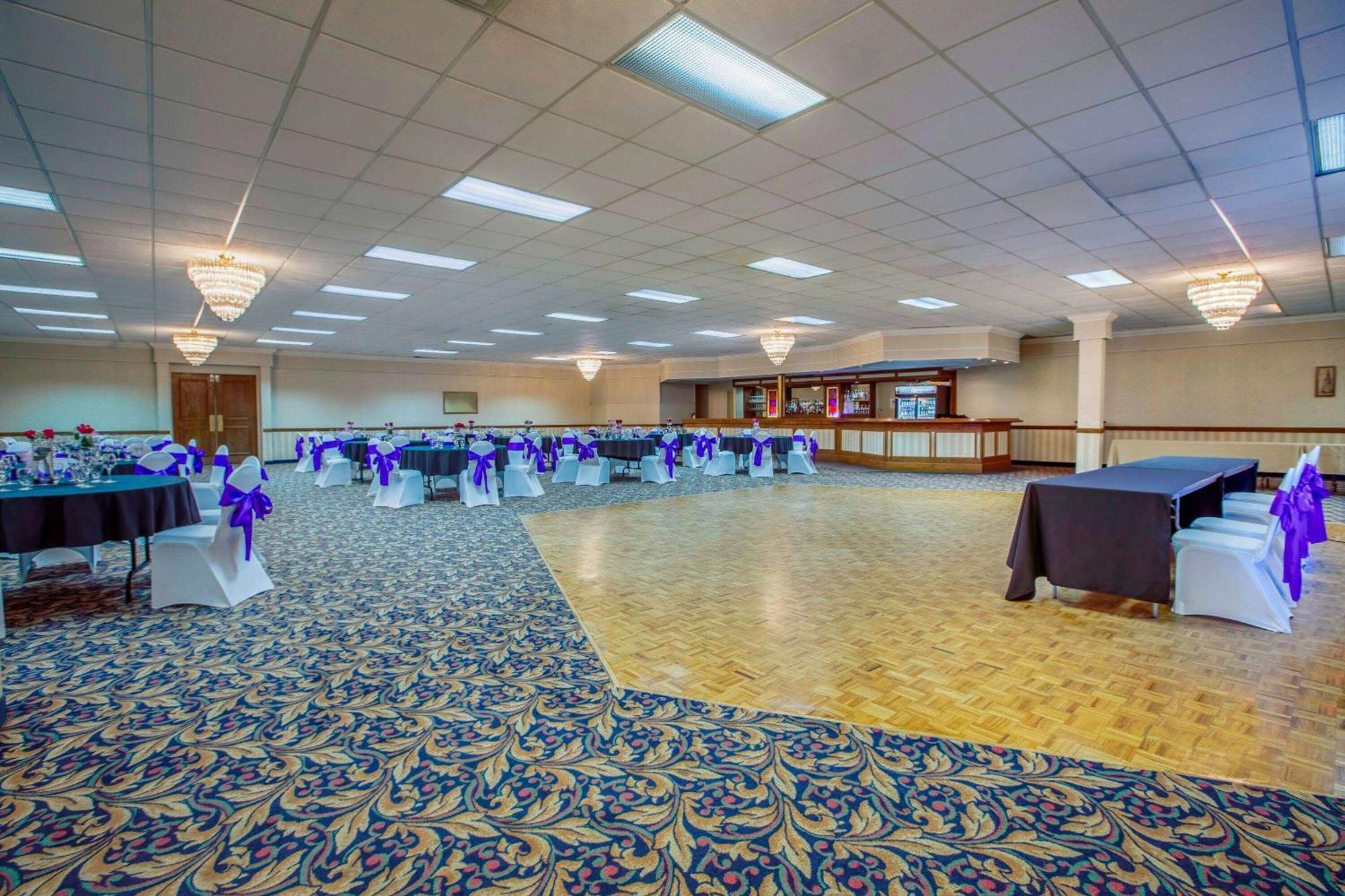 Days Inn By Wyndham Sudbury & Conference Centre Екстер'єр фото