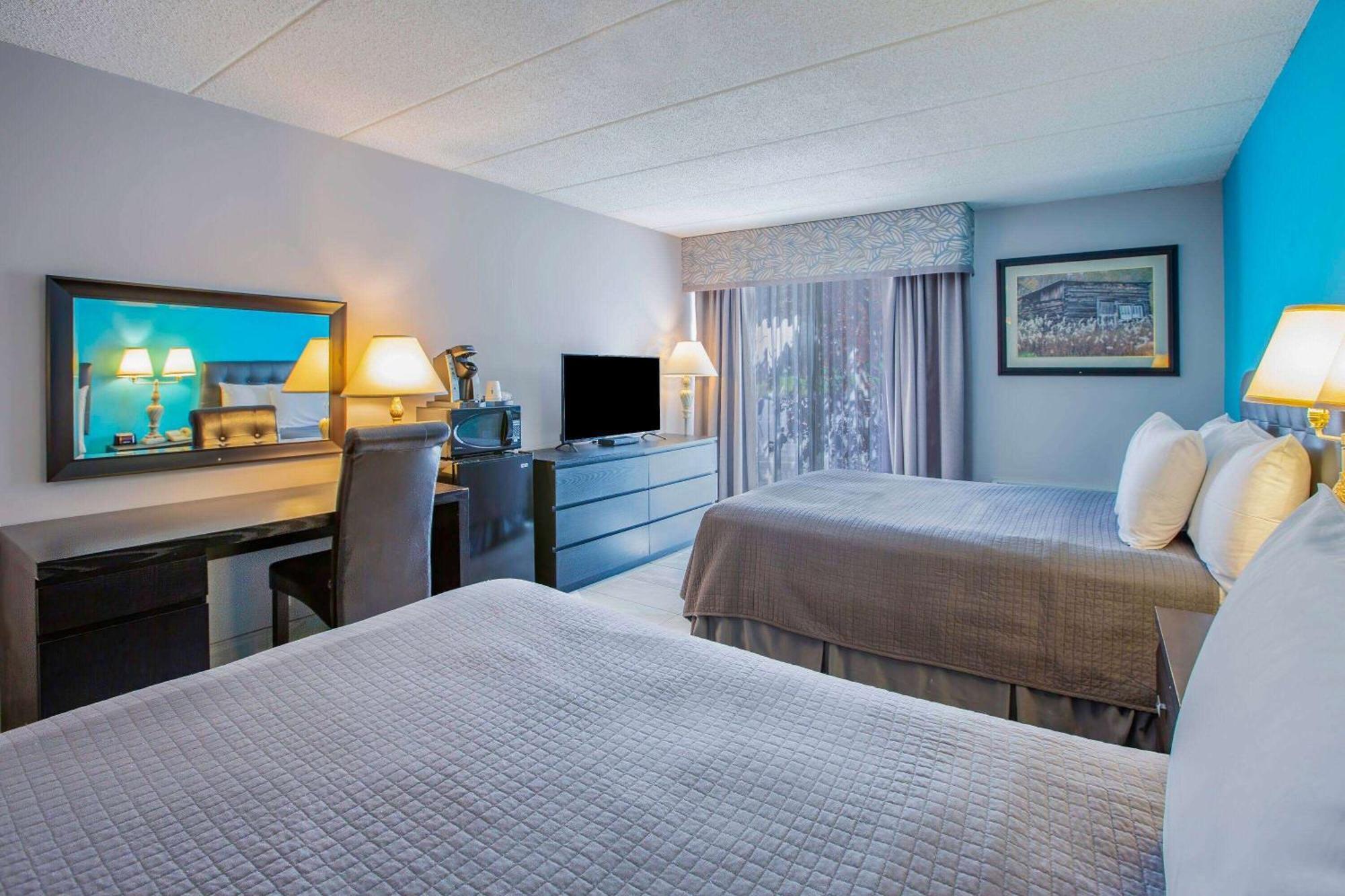 Days Inn By Wyndham Sudbury & Conference Centre Екстер'єр фото