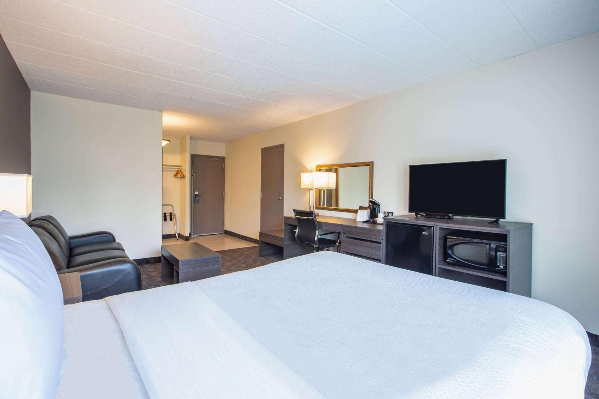 Days Inn By Wyndham Sudbury & Conference Centre Екстер'єр фото