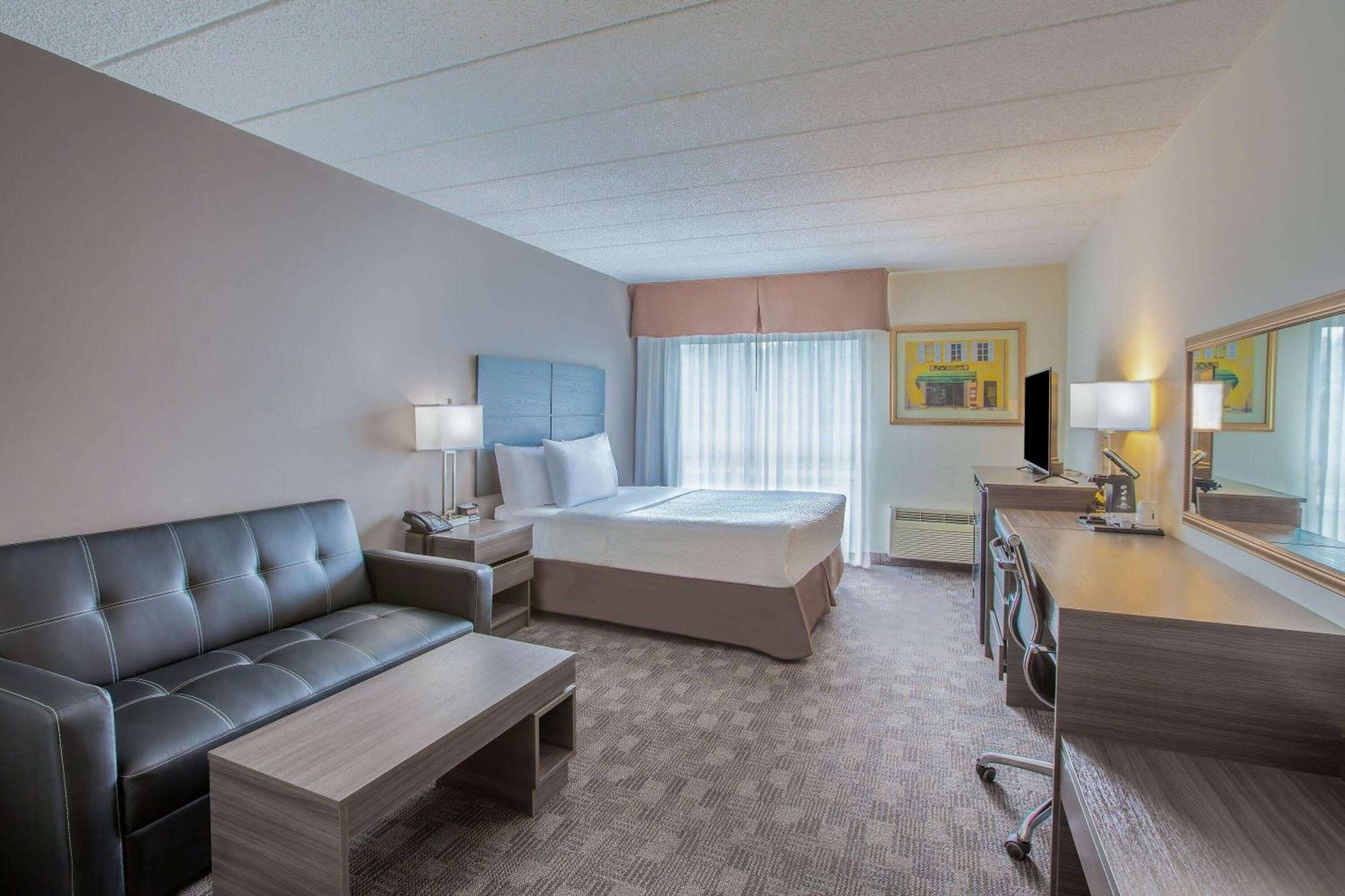 Days Inn By Wyndham Sudbury & Conference Centre Екстер'єр фото