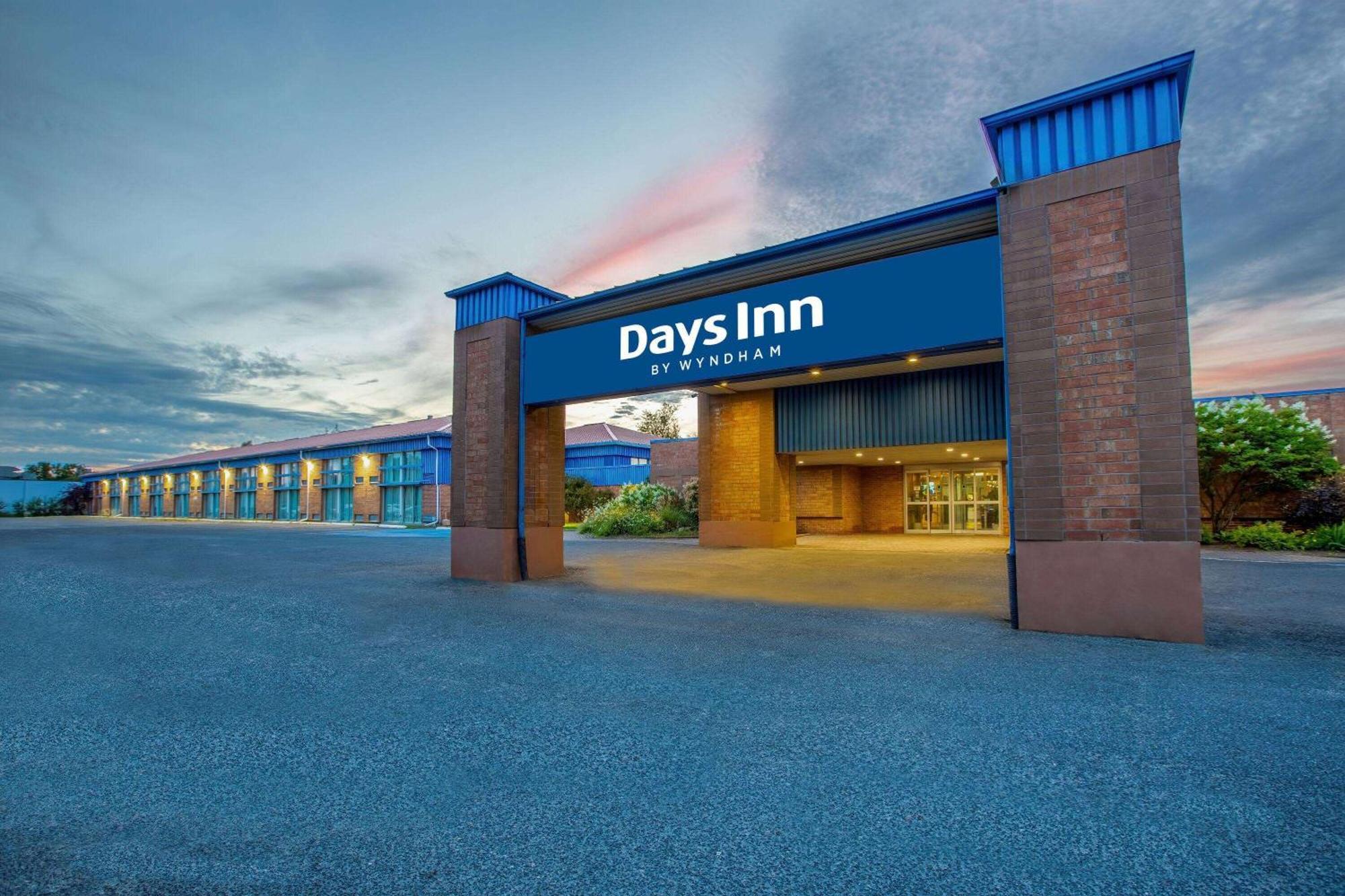 Days Inn By Wyndham Sudbury & Conference Centre Екстер'єр фото