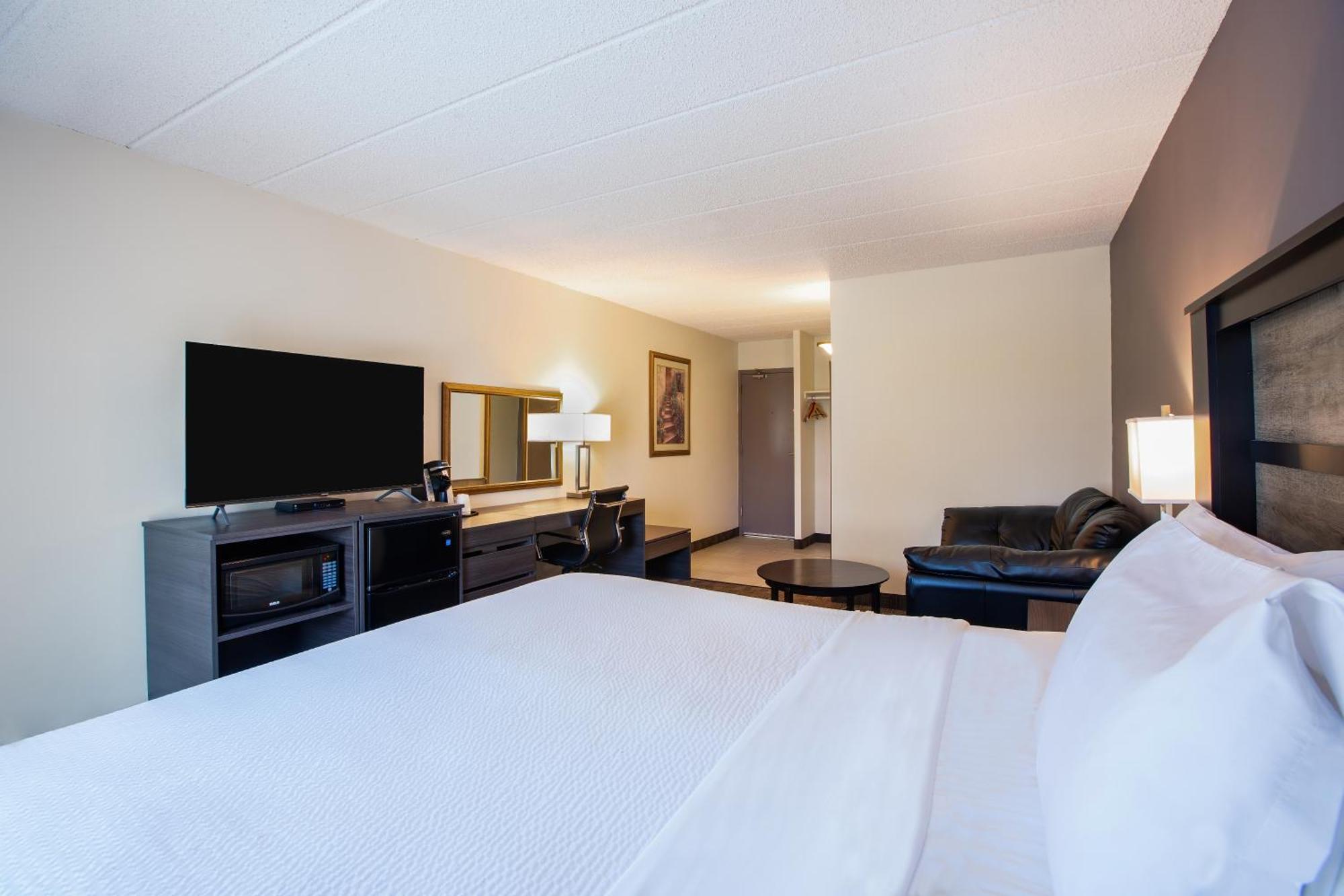Days Inn By Wyndham Sudbury & Conference Centre Екстер'єр фото