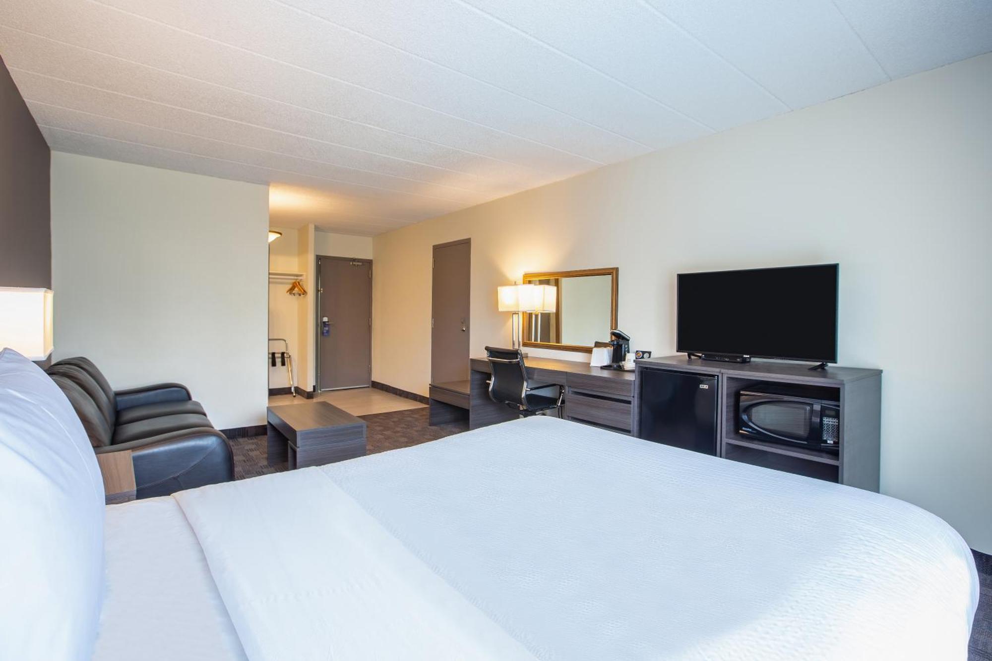 Days Inn By Wyndham Sudbury & Conference Centre Екстер'єр фото