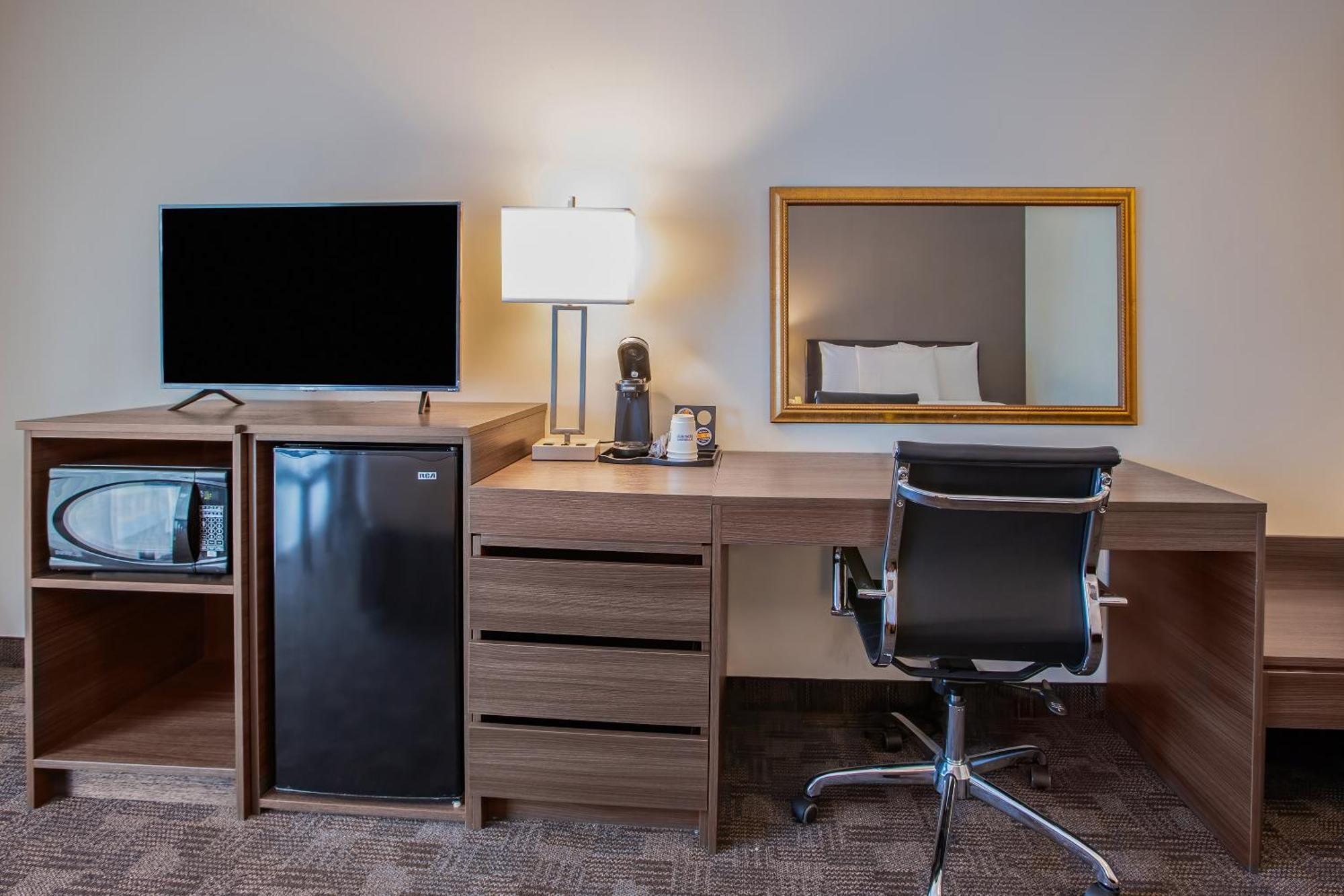Days Inn By Wyndham Sudbury & Conference Centre Екстер'єр фото