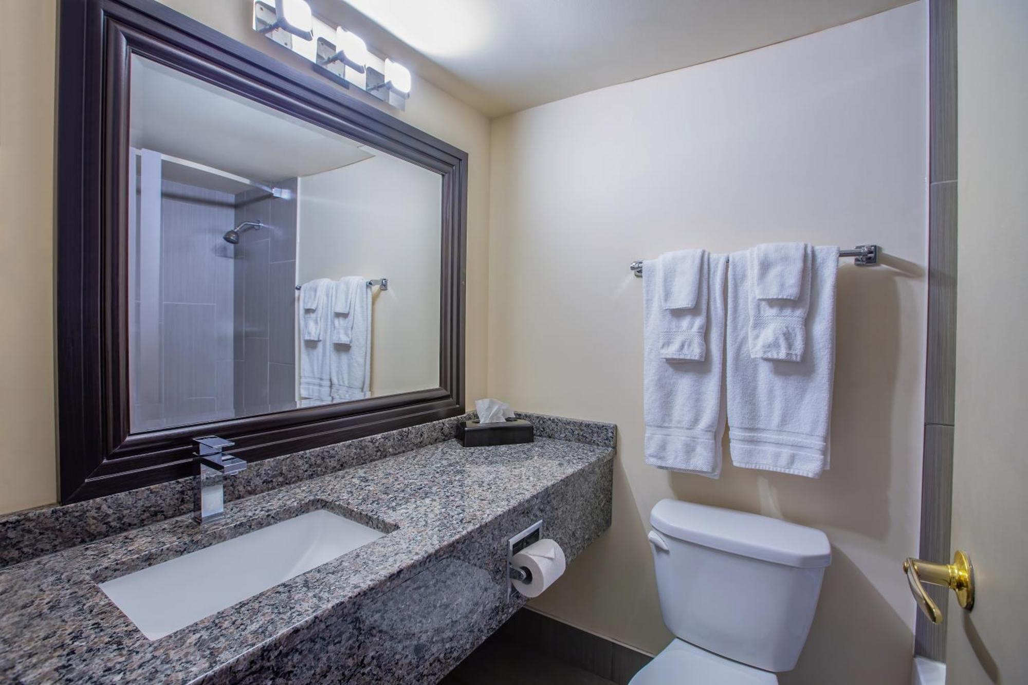 Days Inn By Wyndham Sudbury & Conference Centre Екстер'єр фото