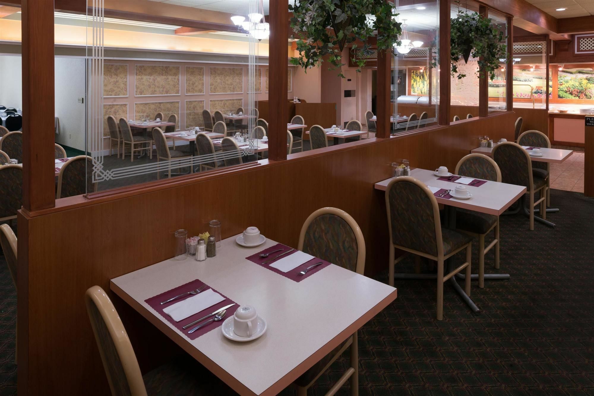 Days Inn By Wyndham Sudbury & Conference Centre Екстер'єр фото